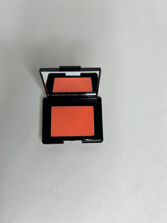Paraben Free / EU Compliant / Gluten Free and Vegan /Cruelty Free   Rectangle: Net Wt. 5 g / .17 oz.  This rich, intense color blush can be used to shade, brighten, enhance, and define the shape of your face. The formula glides on soft resulting in a picture perfect finish.