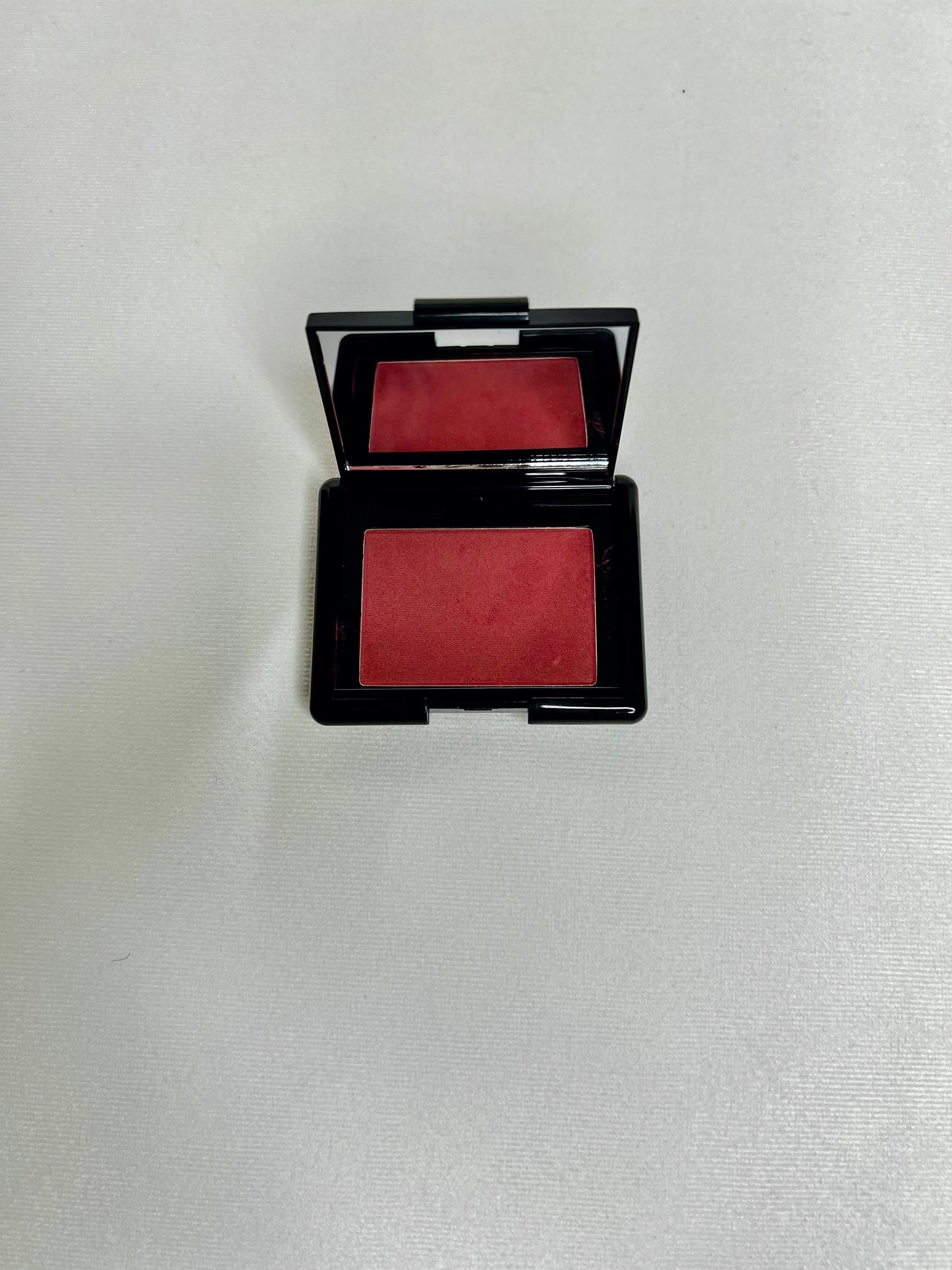 Paraben Free / EU Compliant / Gluten Free and Vegan /Cruelty Free   Rectangle: Net Wt. 5 g / .17 oz.  This rich, intense color blush can be used to shade, brighten, enhance, and define the shape of your face. The formula glides on soft resulting in a picture perfect finish.